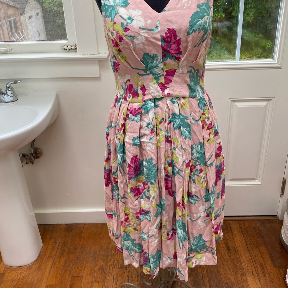 Gorgeous Floral Dress by Emily & Fin size L